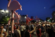 Photo of Dita e 26-të e protestës, qytetarët marshojnë në kryeqytet, ulen këmbëkryq para Parlamentit: Shqipëria kërkon revolucion