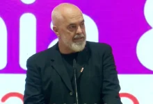 Photo of “I kam dëgjuar flamingot, por s’e kuptoj pse nuk ndahen nga sorrat”, Rama reagon për protestën në bulevard: Rruga për në ferr është e shtruar me qëllime të mira