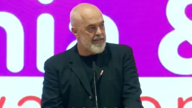 Photo of “I kam dëgjuar flamingot, por s’e kuptoj pse nuk ndahen nga sorrat”, Rama reagon për protestën në bulevard: Rruga për në ferr është e shtruar me qëllime të mira