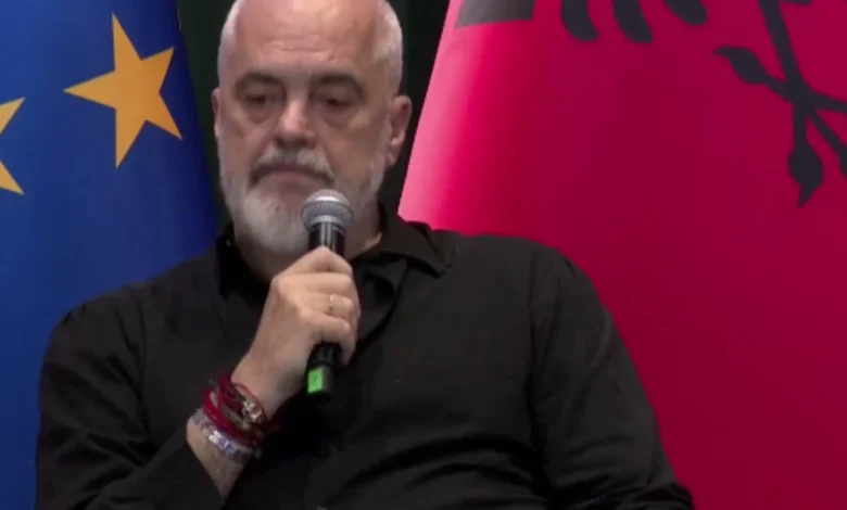 Investimi në Zvërnec  Rama me gazetarët e huaj  E di shumë mirë shijen e gjakut kur protestat ndodhin në mjedis jo të lirë  Kërkojnë anulimin e projektit  por 