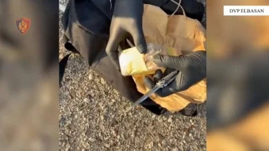 Photo of Trafik droge nga Maqedonia e Veriut drejt Shqipërisë, lënda narkotike ishte fshehur në gomën e furgonit, dy të arrestuar