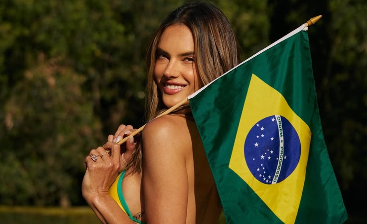 Modelja braziliane i vuri flakën rrjeteve me bikini  bën dedikimin e veçantë