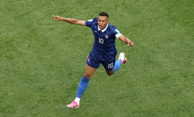 Mbappe shkruan emrin në librat e rekordeve   Përbindëshi  francez barazon Klose n dhe gjuetia për Messin vazhdon 
