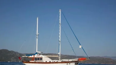 Photo of Jahti me flamur britanik ngec në cekëtinën e Currilave, ndërhyrja e Kapitenerisë e nxjerr nga zona e rrezikut