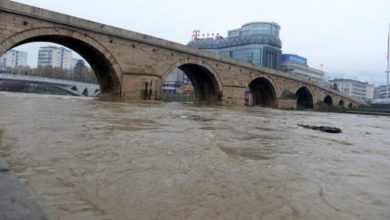Photo of Po mbytej në Vardar, dëshmitari dhe mjekët i shpëtojnë jetën 83-vjeçarit