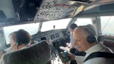 Photo of Papa Leoni në kabinën e pilotit, pamjet nga fluturimi mbi Spanjë bëhen virale