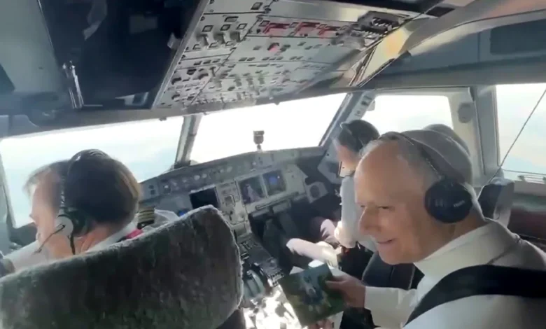 papa-leoni-ne-kabinen-e-pilotit-pamjet-nga-fluturimi-mbi-spanje-behen-virale
