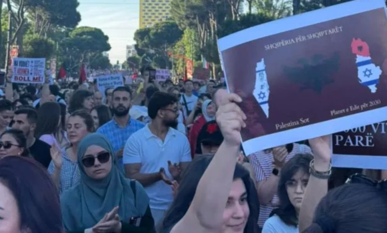  Memet janë përgatitja paraprake   ish agjenti i Shërbimit Sekret amerikan  Irani po përdor debatin për Zvërnecin për të goditur Shqipërinë