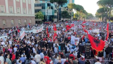 Photo of Sot dita e 30-të e protestës në Tiranë, policia procedon penalisht 31 protestues