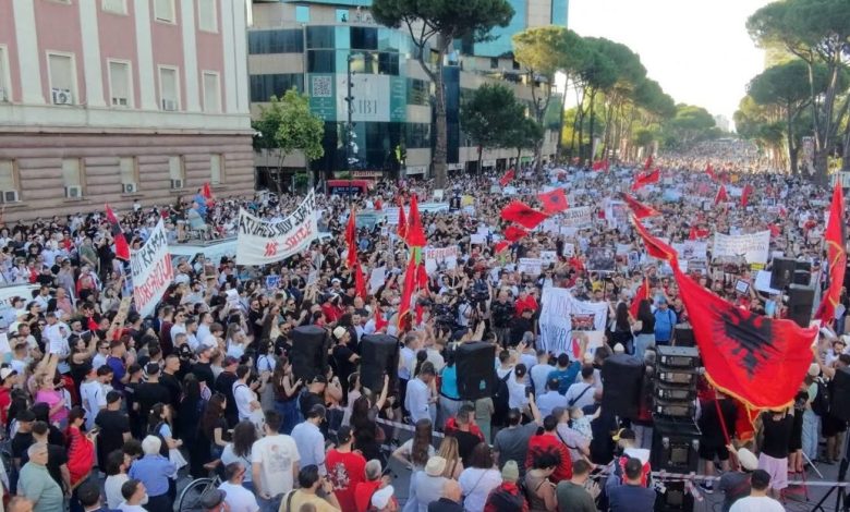 Sot dita e 30 të e protestës në Tiranë  policia procedon penalisht 31 protestues