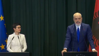 Photo of “Qeveria shqiptare ka dhënë garanci për Zvërnecin”, Komisionerja Kos flet për projektin dhe protestat, Rama: Komisioni Europian është njohur në detaje për procesin