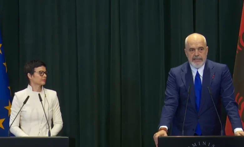  Qeveria shqiptare ka dhënë garanci për Zvërnecin   Komisionerja Kos flet për projektin dhe protestat  Rama  Komisioni Europian është njohur në detaje për procesin