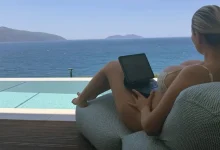 Photo of Rike “bombardon” rrjetin me poza sensuale, vëmendja shkon te komenti i Ronaldos