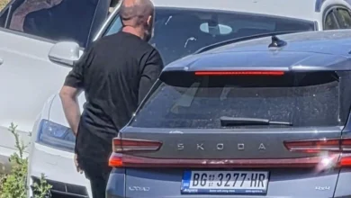 Photo of Balla nxjerr foton: Makinat me targa serbe sjellin njerëzit në protestën në Zvërnec