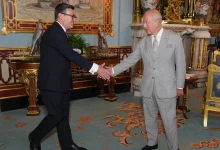 Photo of Andy Burnham bëhet kryeministër i Britanisë, merr mandatin nga Mbreti Charles III në Buckingham