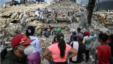 Photo of Një muaj pas tërmeteve vdekjeprurëse, venezuelianët ende kërkojnë të dashurit e tyre nën rrënoja