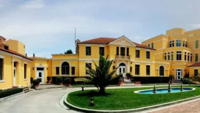 Photo of Ambasada e SHBA-së thirrje qytetarëve amerikanë: Shmangni zonat ku zhvillohet protesta