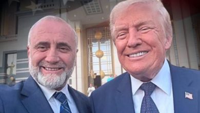 Photo of Shqiptari që këshillon Erdoganin pozon krah Trumpit në Ankara