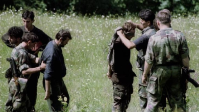 Photo of Gjenocidi i Srebrenicës/ “Akrepat” qeshnin derisa masakronin myslimanët, prifti i bekoi