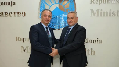 Photo of Azir Aliu ia dorëzoi detyrën ministrit të ri të Shëndetësisë, Sasho Klekovski