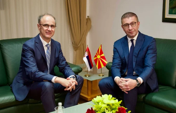 Mickoski takon kryeministrin serb në Ohër  shprehin gatishmëri për avancimin e marrëdhënieve miqësore