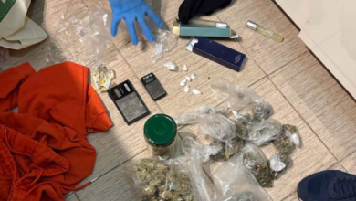 Photo of Policia sekuestron drogë të fshehur në krevat dhe frigorifer