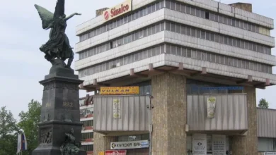Photo of Opozita në Serbi kërkon reagim nga shteti për posterët kundër shqiptarëve në Krushevc