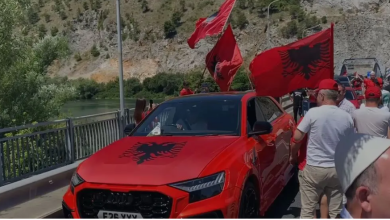 Photo of Diaspora mbërrin në Shqipëri/ Me simbole kombëtare dhe pankarta protestuesit hyjnë në Muriqan, ultimatum Ramës: Hapi rrugë qeverisë tranzitore apolitike