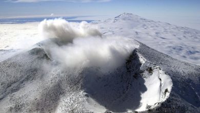 Photo of Shatërvani i arit në Antarktidë – shkencëtarët nuk e dinë se si vullkani Erebus nxjerr kristale ari në atmosferë