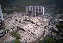 Photo of Vendi më i pasur me naftë/ Venezuelianët gërmojnë me duar në ndërtesat e shembura, makineritë s’kanë karburant