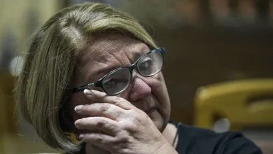 Photo of Gruaja nga Srebrenica kërkon babanë dhe vëllanë e saj prej më shumë se 30 vitesh