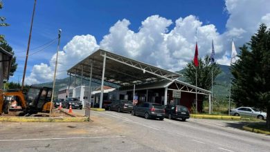 Photo of Në kufirin me Shqipërinë u ndaluan edhe dhjetëra aktivistë të VLEN-it, në mesin e tyre edhe këshilltarë komunalë
