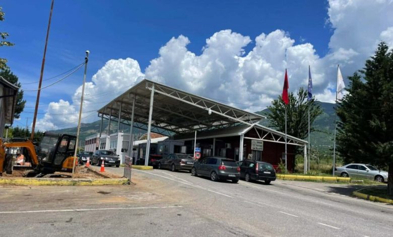 Në kufirin me Shqipërinë u ndaluan edhe dhjetëra aktivistë të VLEN it  në mesin e tyre edhe këshilltarë komunalë