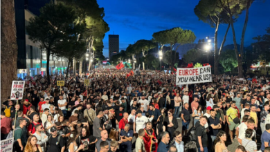 Photo of Shqipëri: Përshkallëzohet protesta para Kuvendit, 13 të arrestuar
