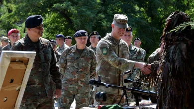 Photo of Komandanti suprem i forcavealeate të NATO-s për Evropën, gjenerali Grinkeviç, vizitoi pjesëtarët e Armatës në Shkup