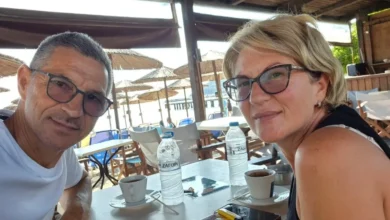 Photo of “Nëse vdesim, vdesim bashkë”, rrëfimi i gruas që shpëtoi burrin pasi dritarja e avionit u ça gjatë fluturimit: E kapa nga këmbët dhe…