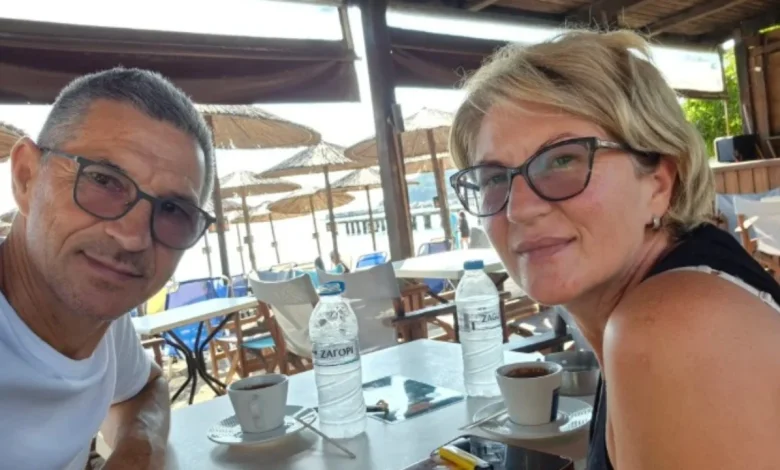  Nëse vdesim  vdesim bashkë   rrëfimi i gruas që shpëtoi burrin pasi dritarja e avionit u ça gjatë fluturimit  E kapa nga këmbët dhe 