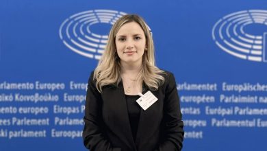 Photo of Mimoza Musa në asamblenë e Parlamenti Evropian në Strasburg:Anëtarësimi ynë në BE është një interes strategjik dhe jetik i qytetarëve tanë (VIDEO)