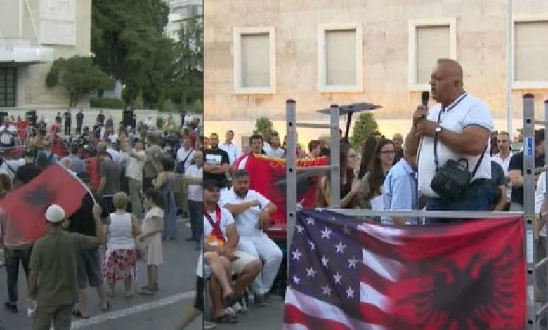 Qytetarët në Shqipëri në ditën e 53 të të protestës