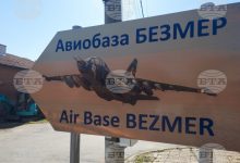 Photo of Aeroplani i parë ushtarak amerikan u ul në bazën ajrore në Bullgari