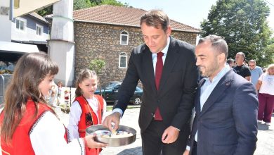 Photo of Suat Shaqiri dhe ambasadori Qehaja promovojnë parkun e lojrave në fshatin Jabollçishtë të Çashkës