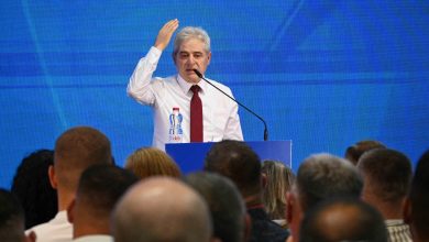 Photo of Ali Ahmeti me porosi nga Struga e traditës, qëndresës dhe kontributit kombëtar