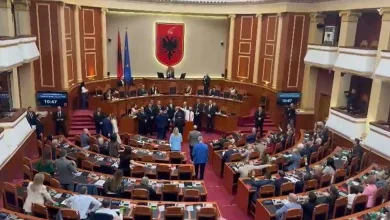Photo of Tensione në Kuvend për projektligjin në fushën e mbrojtjes me SHBA-në, Peleshi-PD: Shkoni dhe lexojeni, s’do miratohet pa e studiuar