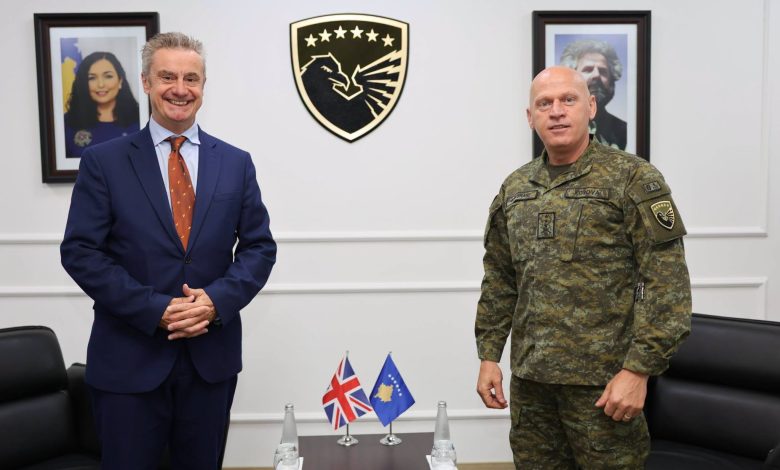 Jashari pret ambasadorin britanik  diskutohet për sigurinë dhe forcimin e bashkëpunimit me FSK në