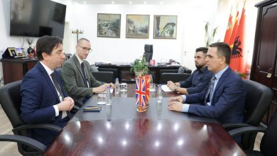 Photo of Kasami pret në takim ambasadorin e