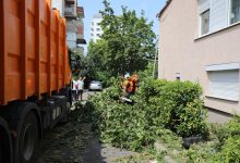 Photo of Ekipet e Komunës së Çairit vazhdojnë pa ndërprerje punën në terren pas stuhisë