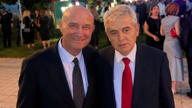 Photo of Bruno Ceka takon Ali Ahmetin një ditë pas takimit me Mickovskin, çfarë po zihet?