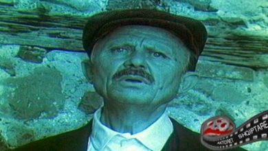 Photo of “Si më zunë me “dashnoren” brenda në teatër”, rrëfimi i aktorit Koço Qendro