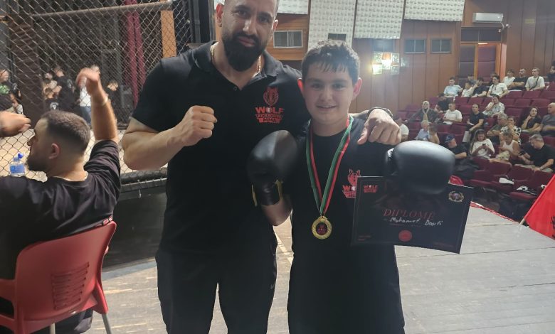 Nën drejtimin e trajnerit Naim Samiu  Muhammed Dauti fiton ndeshjen e parë në Kickboxing   MMA