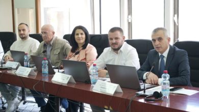 Photo of Reagim i këshilltarëve të AKI-Kumanovë: Standardet e dyfishta të Maksim Dimitrievskit